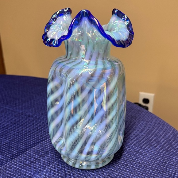 FENTON IRIDESCENT SWIRL OPALESCENT POPPY BLUE CREST Pinched GLASS VASE 8.75”